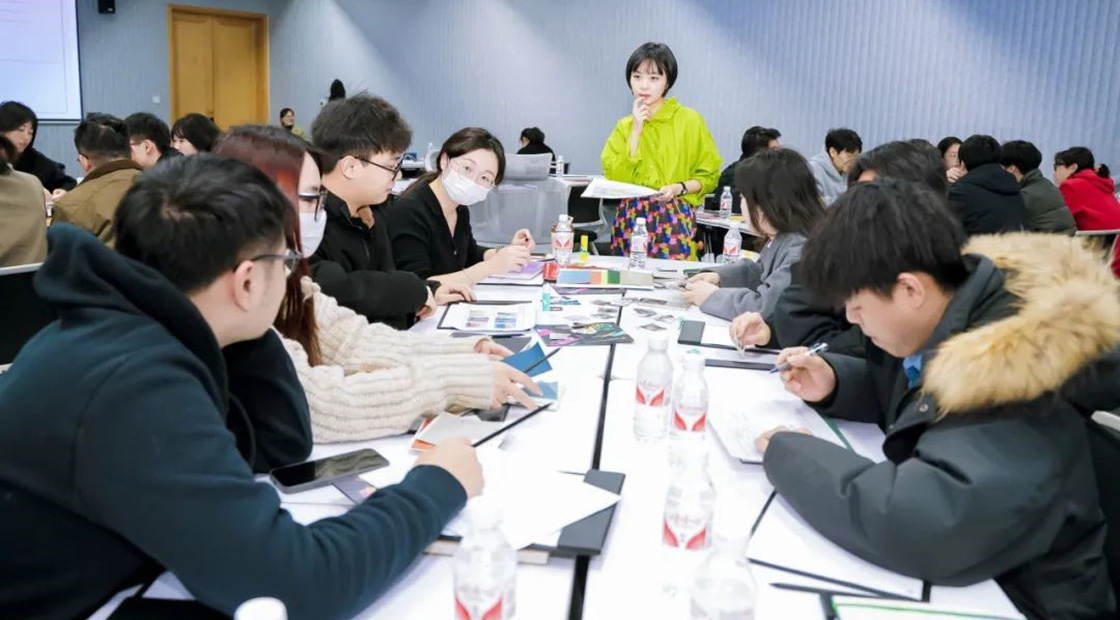 黃曉靖老師解讀「CMF趨勢LAB_2025」的四大趨勢實驗室
